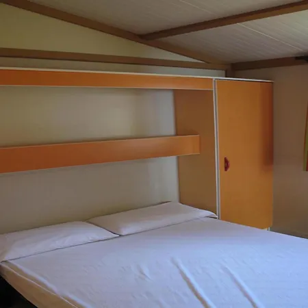 Fantastic Bungalow Equipped For 4 People Σπίτι διακοπών